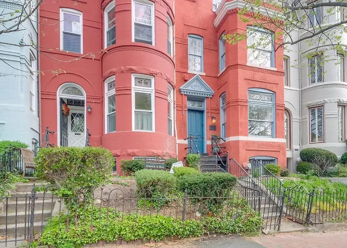 Historic Georgetown Townhome Walkable Location!